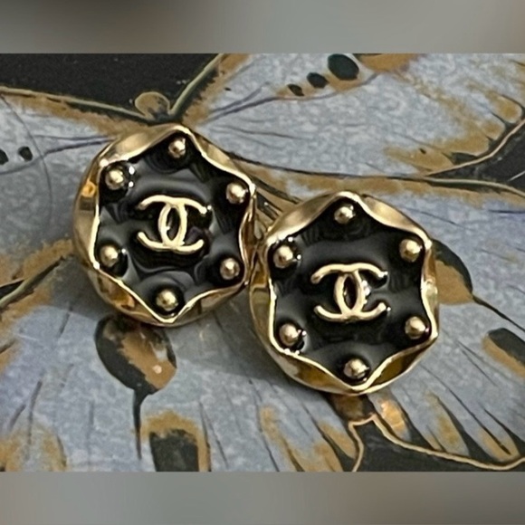 Repurposed Buttons - Picture 2 of 3